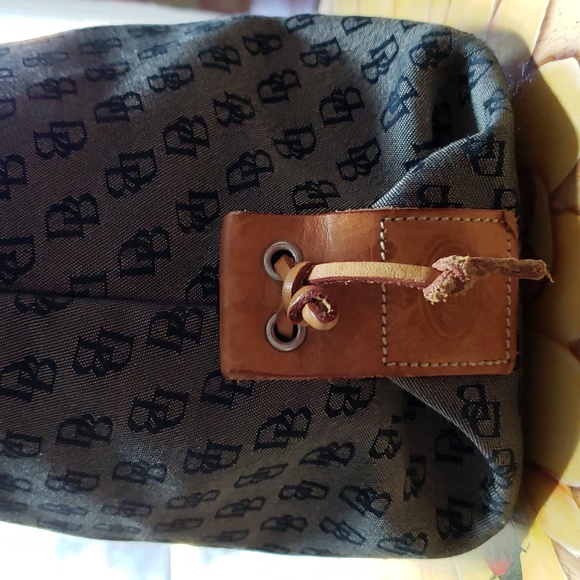 💘🖤💘 DOONEY & BOURKE KHAKI SIGNATURE MONOGRAM JACQUARD TASSEL DRAWSTRING BAG - Picture 3 of 15